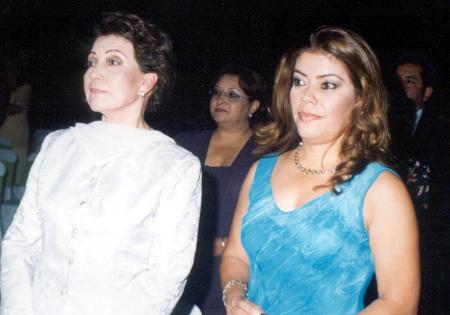 Señoras Ana María Romero  de Ayup y Alejandra Ayup Romero en la misa nupcial de la pareja Medina-Ayup
