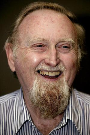 NOBEL DE ECONOMÍA


El estadounidense Robert F. Engle y el británico Clive W. J. Granger fueron galardonados con el Premio Nobel de Economía 2003 por sus estudios sobre nuevos métodos estadísticos en series económicas temporales aplicables a análisis de mercados financieros, evolución de precios y tipos de interés.