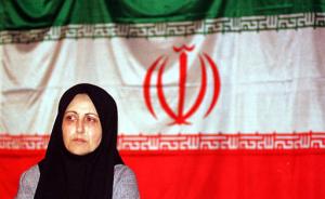 Ebadi, la primera mujer juez en Irán, ha sido distinguida por el Comité Nobel noruego por su labor como abogada, escritora y activista, y como ejemplo de luchadora cuyo combate trasciende 'más allá de sus fronteras'.