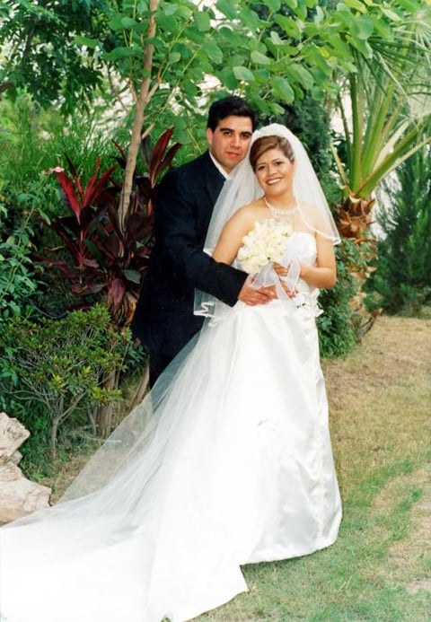 C.P. Enrique R. Reyes Bracho y M.S.P. Verónica Parada García contrajeron matrimonio en la parroquia de San Felipe de Jesús el nueve de agosto de 2003.