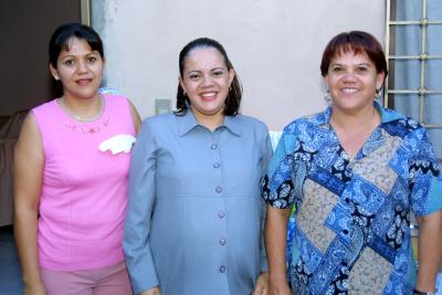 12 octubre 
Rosa Isela Ryees de Figueroa en la fiesta de canastilla que le ofrecieron Guadalupe Ávila Muñoz y Silvia García.