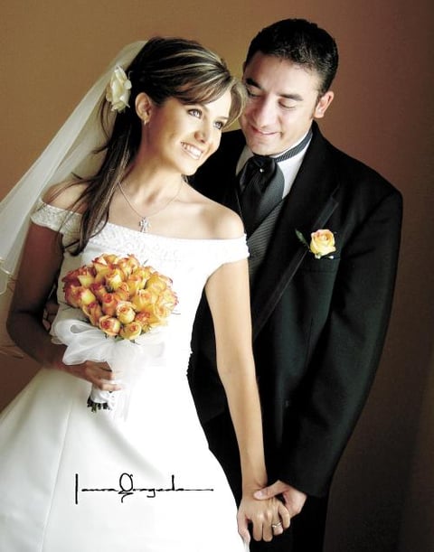 Arq. Carlos Armando Borja Urby y L.A.E. María Isabel Ruíz Fernández contrajeron matrimonio en la iglesia de Nuestra Señora del Refugio en la ciudad de Lerdo Dgo el 13 de septiembre de 2003.