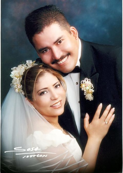 Ing. Celio César Ramírez Rueda e Ing. Verónica Juárez Ávila recibieron la bendición nupcial en la parroquia de San Martín de Porres el 31 de mayo de 2003.
Studio Sosa