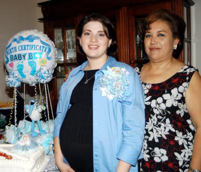 Laura Sleiman de Rivera en la fiesta de regalos que le organizó la señora Verónica Alvarado de Rivera.