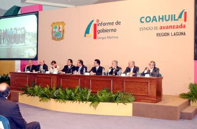 La inauguración de la obra –engalanada con una serie de fuegos pirotécnicos- corrió a cargo del mandatario estatal Enrique Martínez y del alcalde Guillermo Anaya Llamas, quienes estuvieron acompañados por funcionarios estatales y municipales, miembros de la iniciativa privada, clero y representantes de la cultura coahuilense