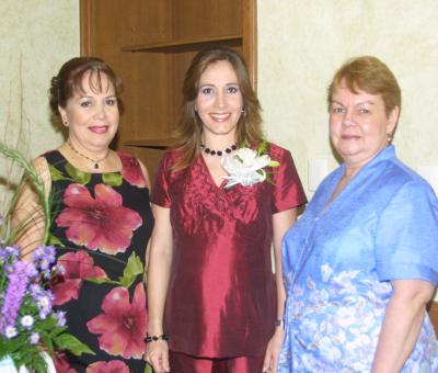 21 octubre 
Olga Sánchez de Pérez acompañada por las anfitrionas de su convivio, señoras María de la Paz Calleros de Ovejero y Christa Luetje de Pérez.
