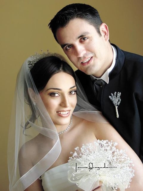 Lic. Jorge Nieto Zúñiga y Lic. Rocío Camacho Macías recibieron al bendición nupcial en la parroquia Los Ángeles el seis de septiembre de 2003.

Estudio: Laura Grageda 