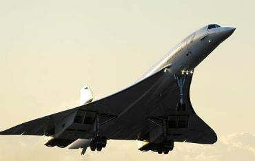 
El récord de velocidad establecido por el Concorde en un vuelo transatlántico está en dos horas, 52 minutos y 15 segundos, a una velocidad media de 2.092 kilómetros por hora, que fue batido en febrero de 1988.