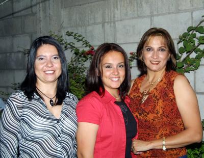 Adriana Garza, Karla Luna y Martha Irene Valdez.