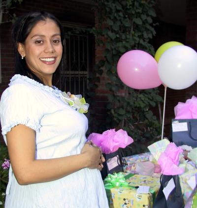 22 octubre 

Señorita Perla V. Orduña de Gámez en la fiesta de regalos que le organizaron Claudia Orduña, Julie Orduña y Karina Gámez por el nacimiento de su bebé.