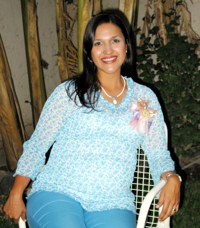Lupita Ávila de Huerta recibió un gran número de felicitaciones por el próximo nacimiento de su bebé.