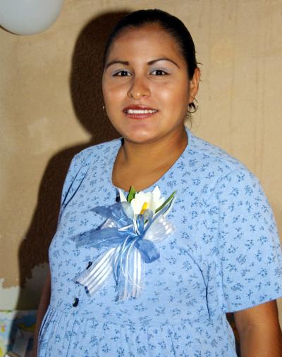 25 octubre 
Señora Lizbeth Valenzuela captada en su fiesta de regalos, ofrecida por el próximo nacimiento de su primer bebé