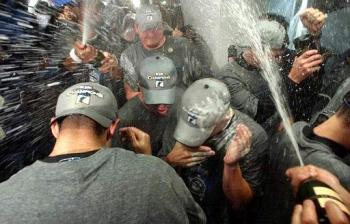 El (Posada) dejó el home plate abierto', comentó después González. 'Sabía que la jugada iba a ser cerrada. Pero dejó el home plate abierto. Esperé que tratara de tocarme y entonces puse mi mano allí'.

Por su parte Castillo comentó: 'Yo sólo buscaba hacer contacto sólido con la pelota. La oportunidad se presentó, quería aprovecharla, no defraudar a mis compañeros y gracias a Dios lo logré'.