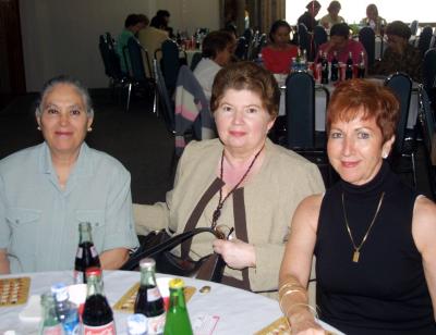 Marisela A. de Márquez, Ana Luisa de González y Carmelita Herrera.