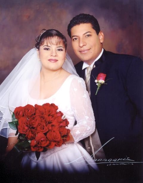 Arq. Juan Ricardo Lozano Heredia y C.P. María Cristina Hernández Rodríguez recibieron la bendición nupcial en la parroquia Los Ángeles el diez de octubre 2003.


Estudio: Papadakis