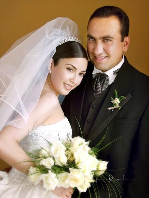 L.A.E. Roberto Contreras Godoy y L.C.E. Rosa María Aguilera Moreno contrajeron matrimonio religioso en la parroquia de San Pedro Apóstol el 11 de octubre de 2003.


Estudio: Laura Grageda
