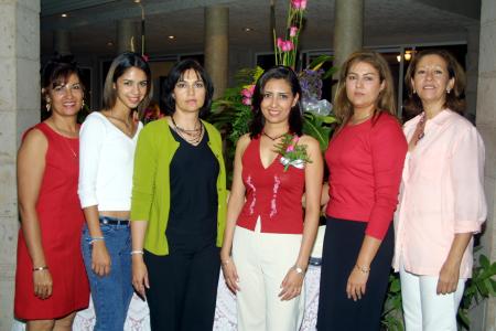 30 de octubre
Silvia Azucena Ortiz Reynoso acompañada por las organizadoras de su despedida de soltera, Silvia de Ortiz, Amine Reynoso, María Elena de Gómez, Lety de Posada y Conchis de Reynoso