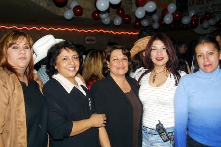 Adela Mendoza, María Eugenia Acosta, Mercedes Acosta, Sonia Maury y Gabriela Ambriz.