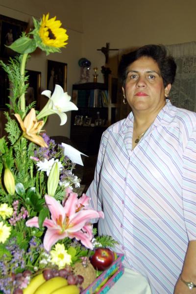 Señiora Pilar Samperio de Castañón celebró su cumpleaños acompañada de sus familiares y amistades.
