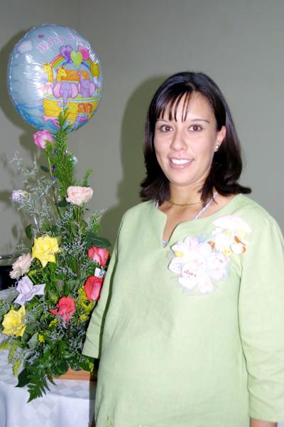 Señora Rosa Janeth Murga de Sánchez en la fiesta de canastilla que se le organizó por el nacimiento de su bebé.