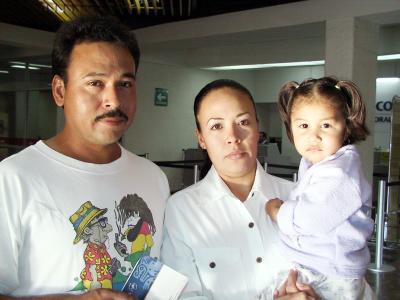  09 de noviembre 
Rodolfo Carrillo viajó a Cancún, y en el aeropuerto lo despidió Catalina Carrillo y Denisse Torrero.