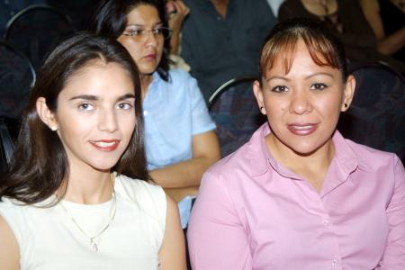 Sandy Martínez y Paty Morales.
