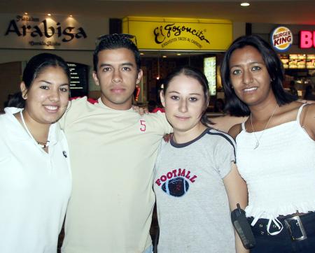 Claudia Guajardo, Venus Saucedo, Alex Catarino y Rosy Villaseñor.