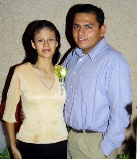 Ana Laura Zavala y Sergio Arturo Ramírez R. en el convivio que les ofrecieron por su matrimonio religioso