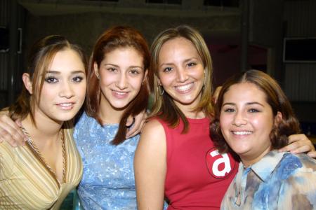  10 de noviembre  

Moserrat Reyes Franco, Trixie Reyes Franco, Marisol Carrillo y Alejandra Reyes Franco, captadas en pasado acontecimiento social.