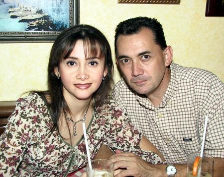 María Eugenia de Chávez y Alberto Chávez Álvarez.