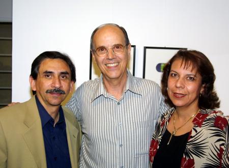 Juan S. Morales Hurtado y Eugenia F. de Morales acompañaron al artista en la ceremonia inaugural.