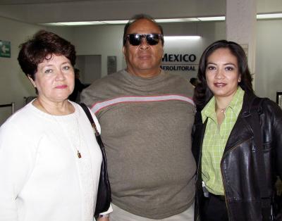 Lizbeth Silva se trasladó a Ciudad Juárez, Chih, por asuntos de trabajo, la despidieron Efraín Silva y Mary de Silva.
