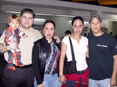 Aida Manzur de Bitar, Tania Manzur y Foad Bitar viajaron a Houston Texas y fueron despeddidos por Eduardo Bitar y Ricardo Moreno