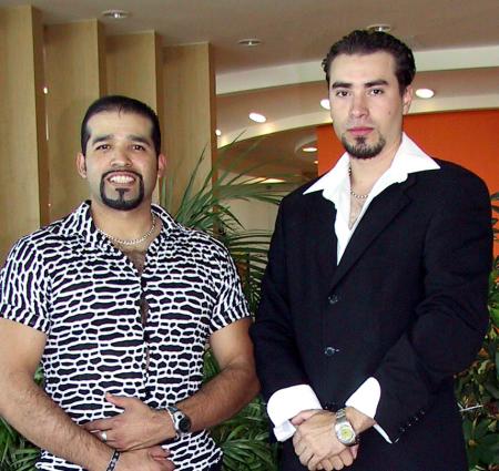 Héctor Fitness acompañado de Ricardo Manson en el festejo que se le organizó por su cumpleaños.