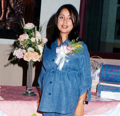 Alma Lilia de Lara espera una niña a la cual llamará Jacqueline y por tal motivo le fue obsequiada una fiesta de canastilla.