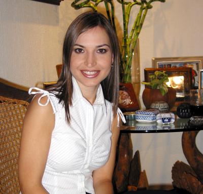 Señorita Brenda Arizpe Garza en la despedida de soltera que le ofrecieron por su próximo enlace nupcial con Roberto Moreno Rodríguez.