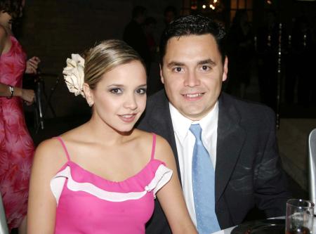  20 de noviembre  
Alejandra de Mijares y Carlos Mijares en una grata velada.