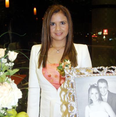  20 de noviembre  
Sandra Gloria Martínez Pérez fue despedida de su soltería con una divertida reunión.