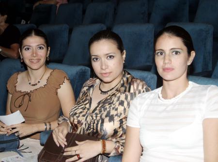 Ekel Risso de Cáceres, Karla e Irma Cáceres.