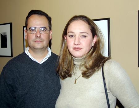 Julio César Mota y Nydia de Mota.