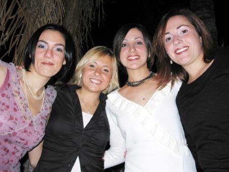  26 de noviembre  
Prisicila de De la Torre, Claudia de Villarreal, Bárbara Carrillo y Karla Russek gozaron de una grata velada.
