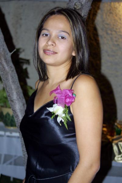 Leslie Berenice Briones Reyes fue despedida de su soltería por su próximo matrimonio con Alejandro Nájera Salazar.