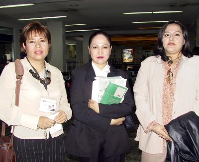 María del Carmen Colín y Ana  Carmona llegaron del DF y fueron recibidas por Mayela Sánchez