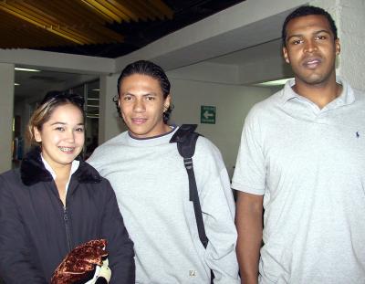  28 de noviembre  
Marcos Chávez del equipo de basquetbol Algodoneros viajó a Acapulco Gro, lo despidieron Alicia Guerrero y Éric Haro.