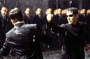 Un promedio cercano a los 90 mil asistentes fueron los que acudieron a nivel nacional al estreno mundial de la tercera saga 'Matrix Revolution', informaron las cadenas Cinemex, Cinépolis y Cinemark. La cinta captó en su primera función a más de 15 mil asistentes.