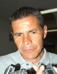 Alfredo Tena dijo que en gran parte del juego la pelota estuvo en poder del Santos, pero los Gallos Blancos tuvieron buen número de opciones de gol a su favor, y que finalmente ganó el que supo aprovechar los arribos y concretar frente al marco contrario. 

“La necesidad de mi equipo en este momento son los puntos, y de acuerdo a las características de ambos conjuntos planteamos el partido de la mejor forma posible; tuvimos buenas opciones, pero no definimos bien, nos faltó determinación y contundencia”.