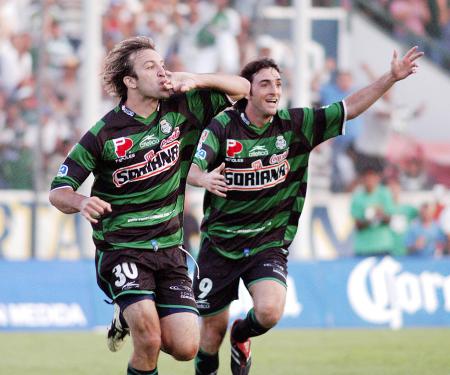 Matías Vuoso levantó de sus asientos a 20 mil aficionados al anotar el gol del triunfo.