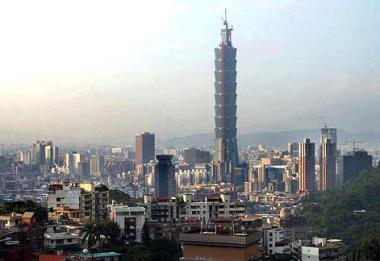 La Policía Municipal de Taipei articuló un dispositivo especial para controlar el tráfico en las calles alrededor de Taipei 101, donde también se encuentra el Centro del Comercio Mundial, el Centro Mundial de Convenciones y la Alcaldía