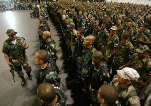 También es el primer proceso de paz en marcha desde hace 1999, cuando el entonces presidente Andrés Pastrana emprendió las negociaciones con la guerrilla Fuerzas Armadas Revolucionarias de Colombia (FARC), canceladas sin resultados tres años más tarde.