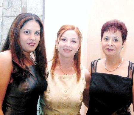 Daniella Zepeda, Sonia Maeda y Gloria Treviño de Zepeda